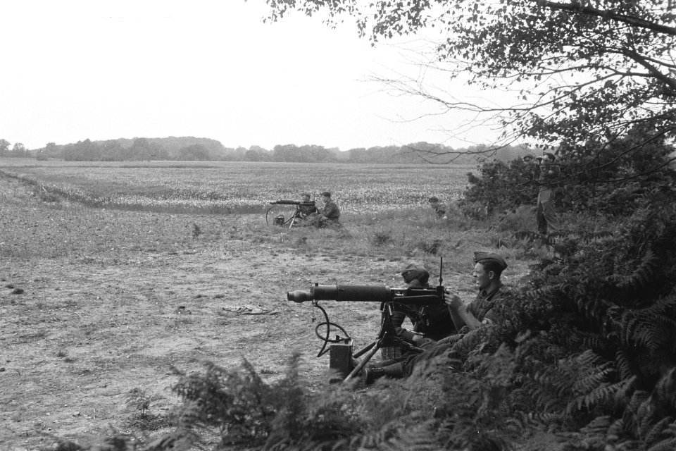 Netherlands Brigade Manoeuvres. 19. Heavy machine guns in action Oefeningen P…, Bestanddeelnr 934-9307