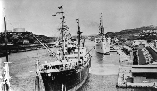 Netherlands West Indies. Curaçao. View of the St. Anna Bay harbour of Curacao's , Bestanddeelnr 935-1551