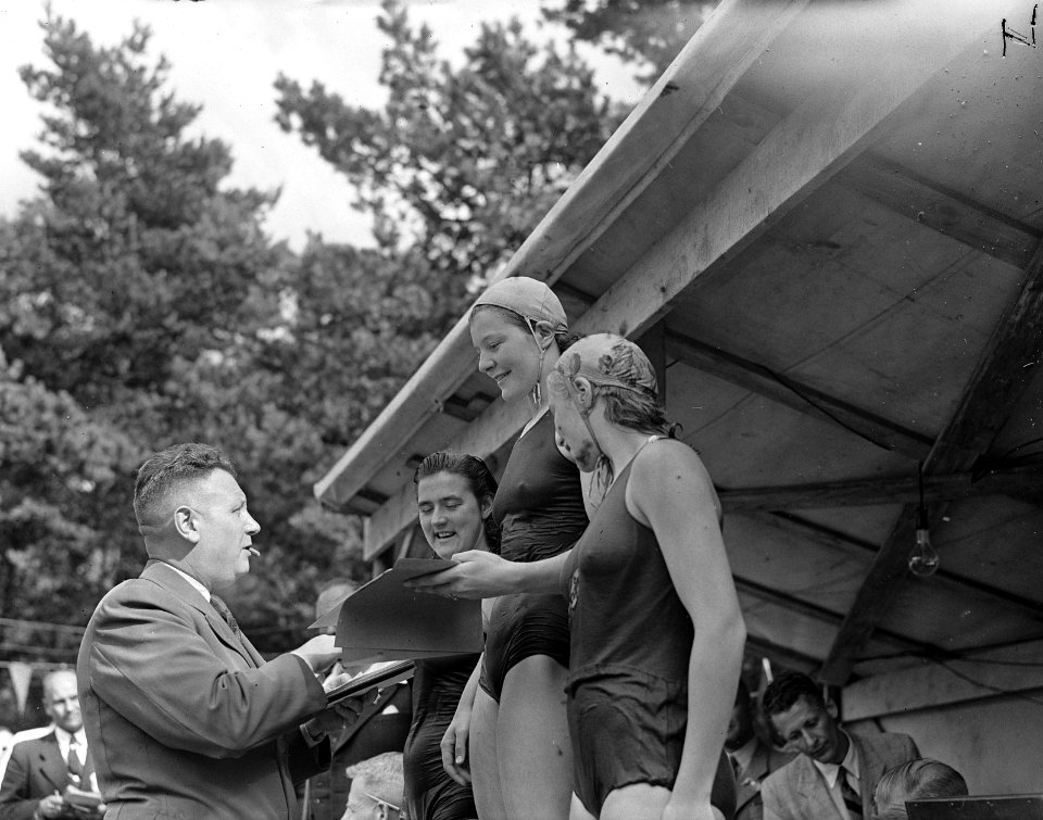Nel van Vliet krijgt haar kampioensdiploma, Bestanddeelnr 901-8861