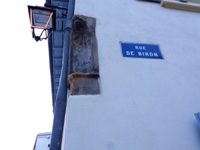 Neuville-sur-Saône - Rue de Biron - Plaque et niche