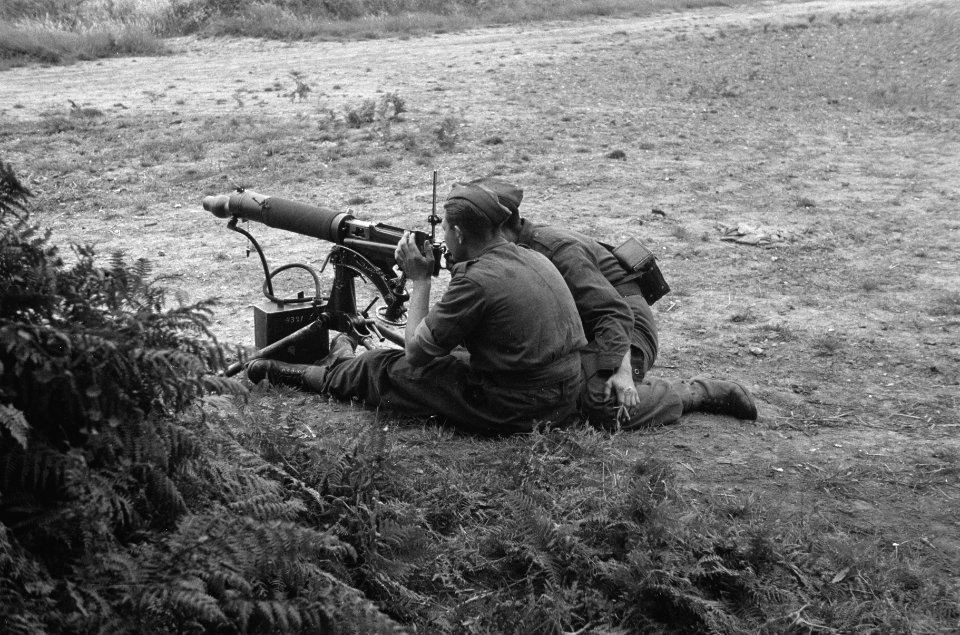 Netherlands Brigade Manoeuvres. 18. A H.M.G. in position Oefeningen Prinses I…, Bestanddeelnr 934-9306