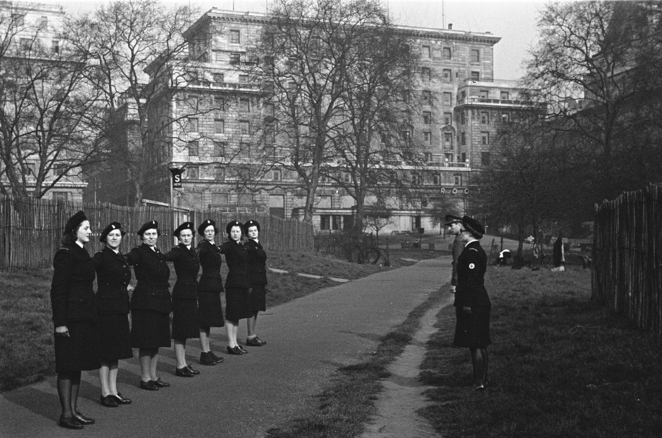 Netherland Women's Auxiliary Corps (Vrijwillig Vrouwen Hulpkorps VHK), Bestanddeelnr 935-3452