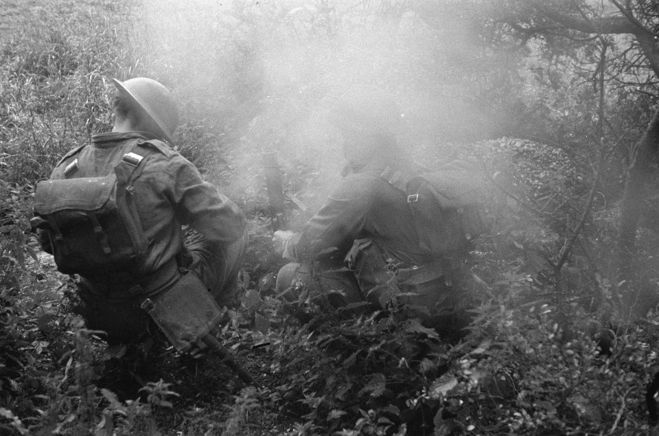 Netherlands Brigade Manoeuvres. The 2 mortar firing Oefeningen Prinses Irene B, Bestanddeelnr 934-9331