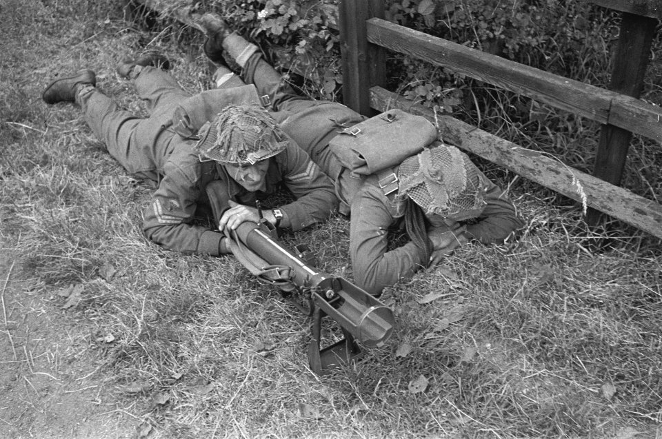 Netherlands Brigade Manoeuvres. At the heavy machine gun Oefeningen Prinses Ire, Bestanddeelnr 934-9289