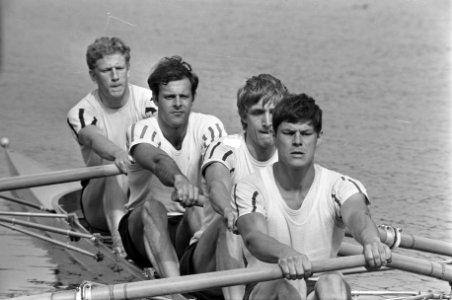 Nereus-vier zonder stuurman, v.l.n.r. Stokvis, Niehe, Luinenburg en Kloosterman, Bestanddeelnr 922-5854