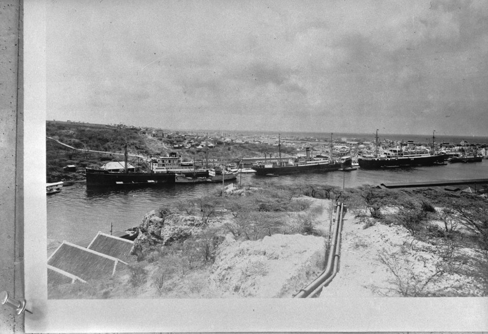 Netherlands West Indies. Curaçao. View of the harbour of Willemstad, the capital, Bestanddeelnr 935-1552