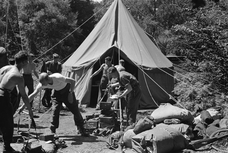 Netherlands Brigade Manoeuvres. 9. After teh exercise the ammunition is accounte, Bestanddeelnr 934-9297