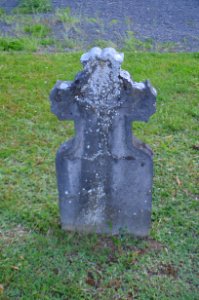 Nentershausen (Westerwald), Friedhof, Grabkreuze, rechts 2