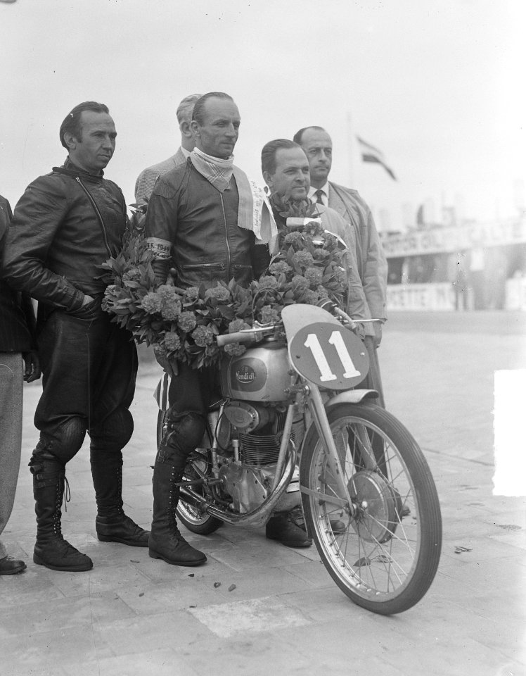 Nello Pagani winnaar 125cc klasse op Mondial., Bestanddeelnr 903-4819