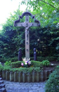 Nentershausen (Westerwald), Kreuz neben Wegekapelle, Kapellenstraße