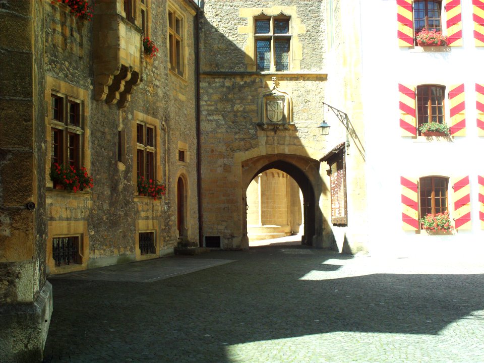 Neuchâtel castle courtyard