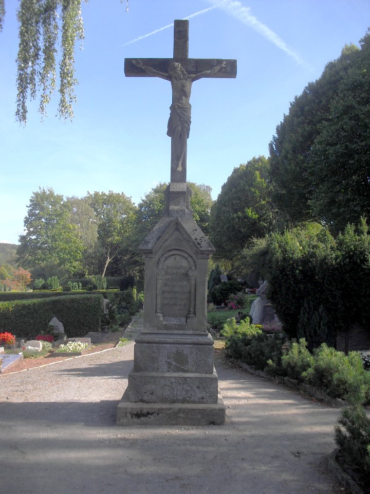 Neuenbeken-Friedhofskreuz