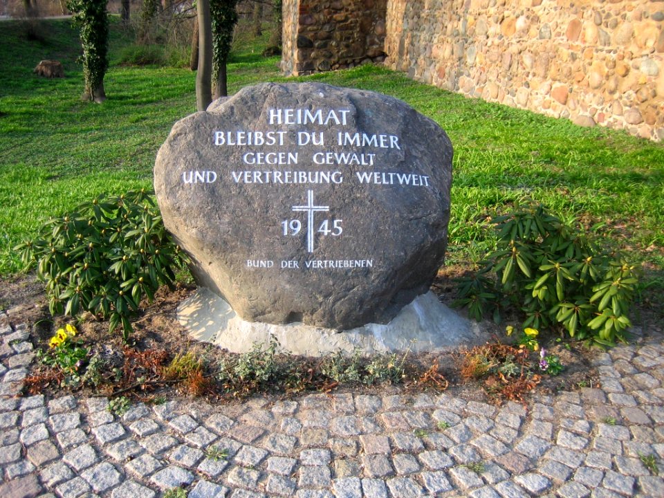 Neubrandenburg-Vertriebenengedenkstein