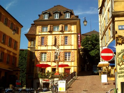 Neuchâtel knight statue fountain