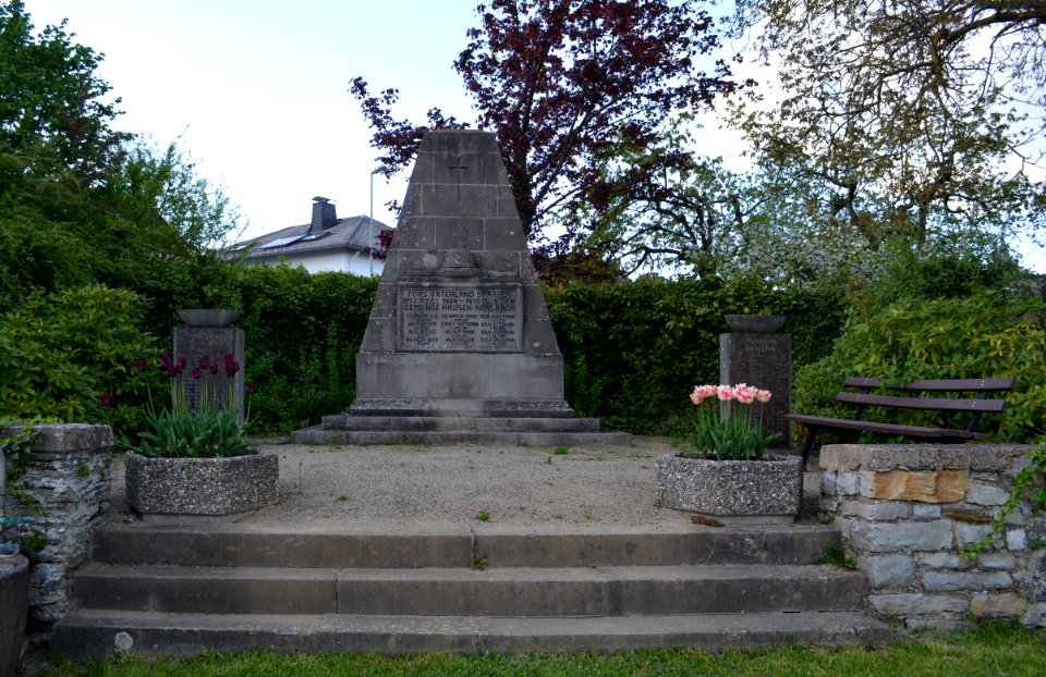 Neu-Anspach, Hausen, Ehrenmal
