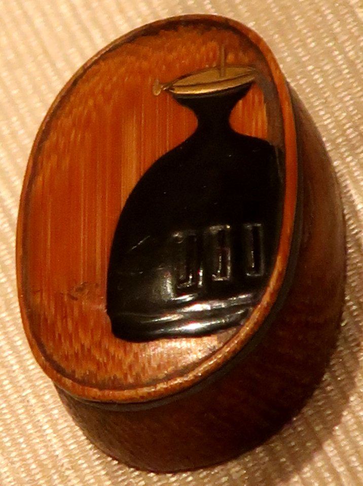 Netsuke with sake flask as an oil lamp by Shibata Zeshin, Honolulu Museum of Art