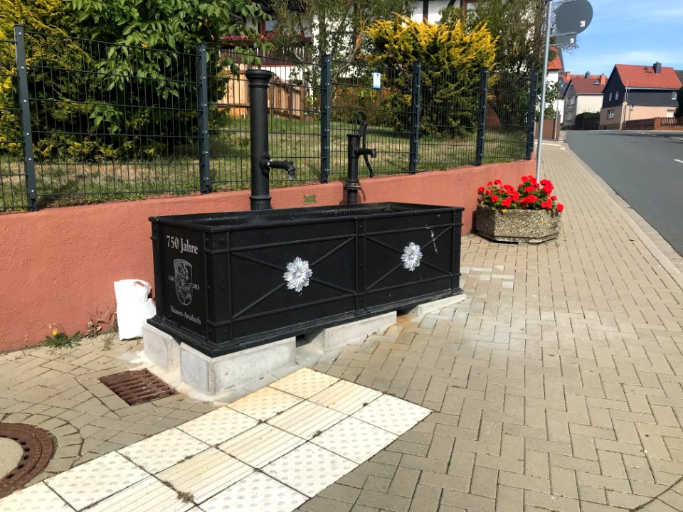 Neu-Anspach, Hausen, Neuer Brunnen (1)