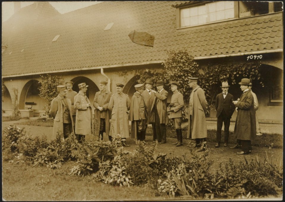 Neutrale Militärattachés mit norwegischen und schwedischen Offizieren besichtige, Bestanddeelnr 158-1897