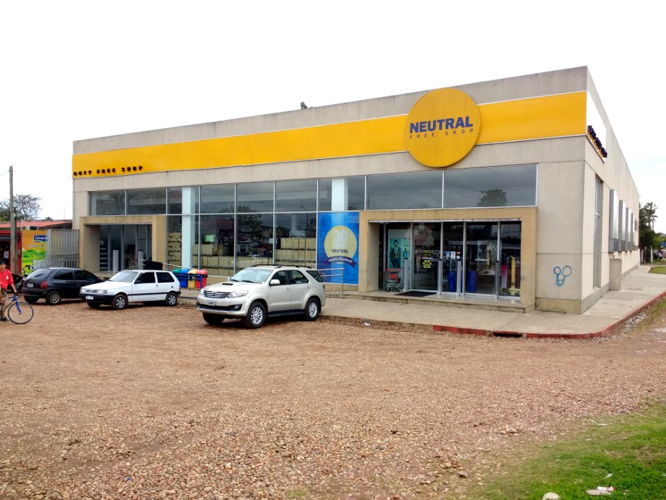 Neutral Free Shop exterior