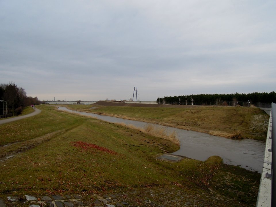 Neuseenbrücke über die B 2 zwischen Gaschwitz und Störmthal (Blick von Gaschwitz) 2017a