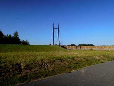 Neuseenbrücke über die B 2 mit östlicher Zuwegung im August 2017