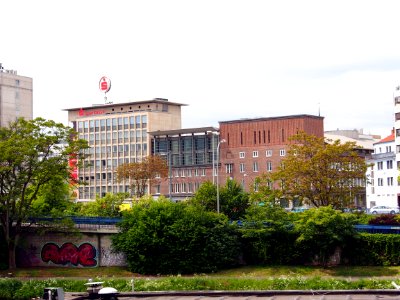 Neumarkt mit Sparkasse (Saarbrucken), bild1