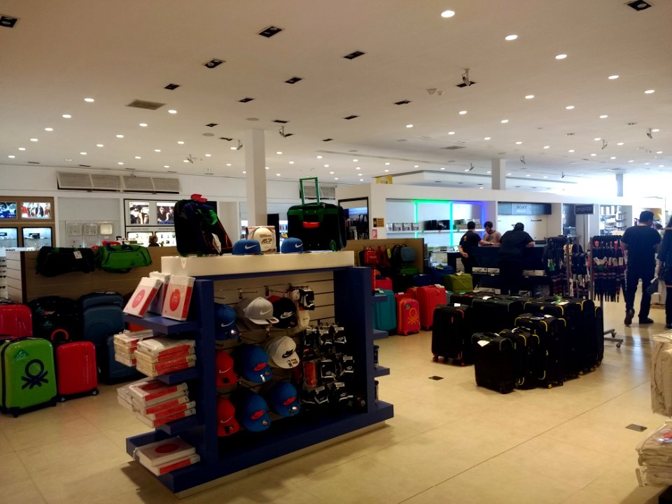 Neutral Free Shop interior
