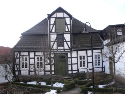Neuenheerse-Stiftsamtmannshaus-2