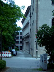 Neues Landschaftsgebäude von der Blumenstraße aus