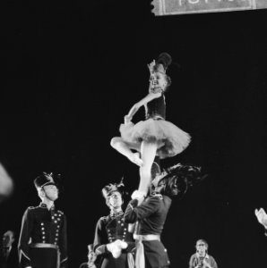 New York City Ballet in Amsterdam, Suki Schorer in Stars and Stripes, Bestanddeelnr 918-1100