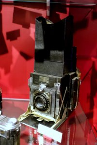 Newman & Guardia Folding Reflex, 1921-1939 - Fox Talbot Museum - Wiltshire, England - DSC01057