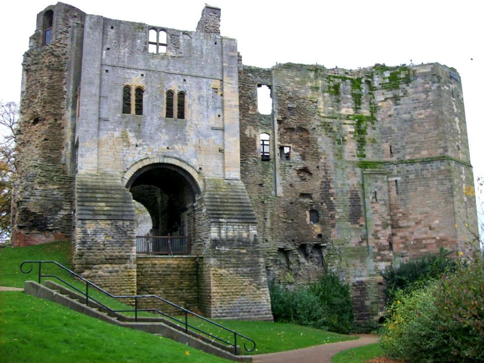 Newark Castle, gatehouse