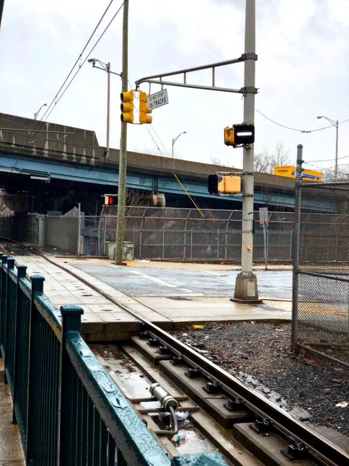 Newark Light Rail Signal Do Not Cross Street