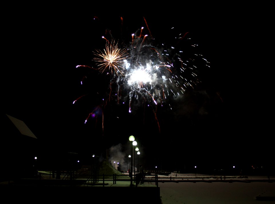 New Years Eve fireworks Oulu 20111231a