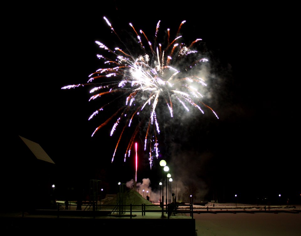 New Years Eve fireworks Oulu 20111231b
