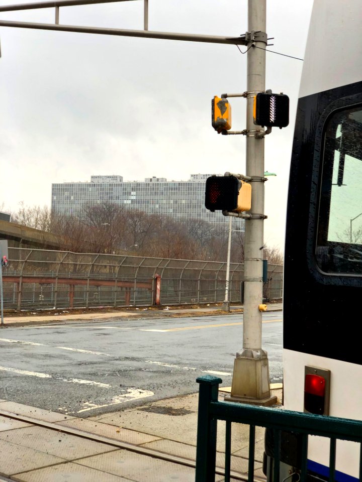 Newark Light Rail OK to cross street signal