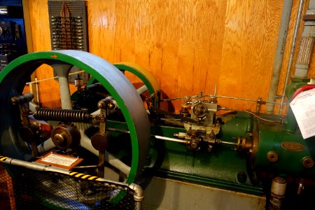 New York Safety Steam Power for dynamo drive, 25 HP automatic cut-off enginer, bore 8 inches, stroke 9 inches - New England Wireless & Steam Museum - East Greenwich, RI - DSC06731