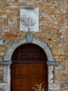 Neuville-sur-Saône - Chapelle d'Ombreval, blason de la porte nord