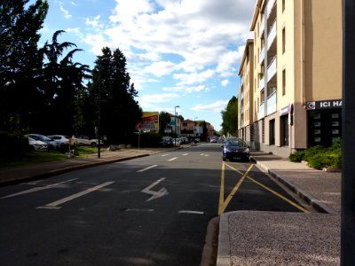Neuville-sur-Saône - Avenue Burdeau, depuis chemin du Foulon