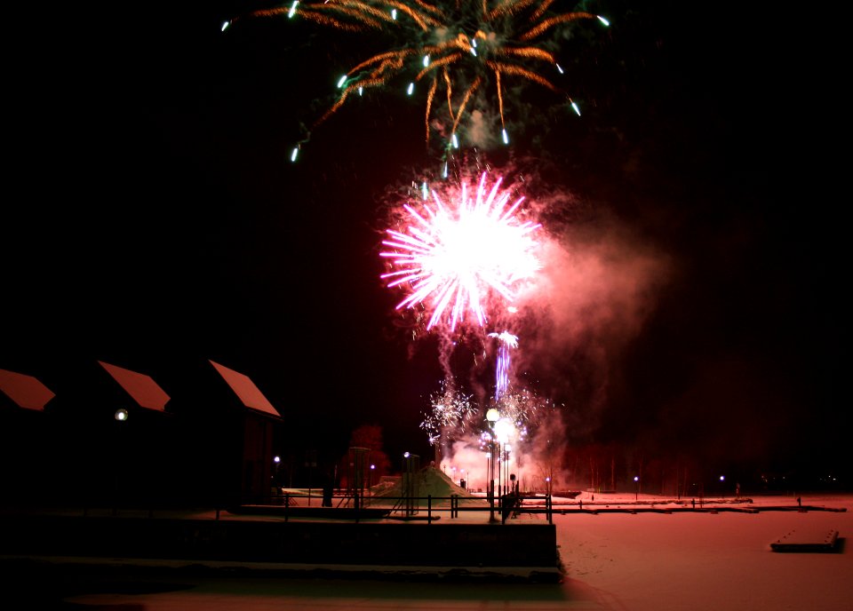 New Years Eve fireworks Oulu 20111231f