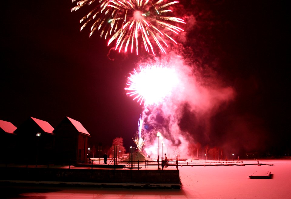 New Years Eve fireworks Oulu 20111231g