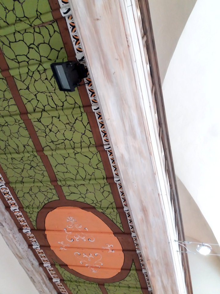 Neuville-sur-Saône - Chapelle d'Ombreval, peinture sous la mezzanine