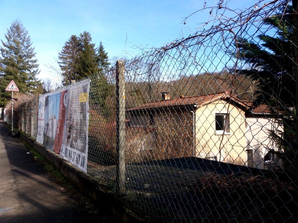 Neuville-sur-Saône - Avenue Auguste Wissel - Maison à démolir