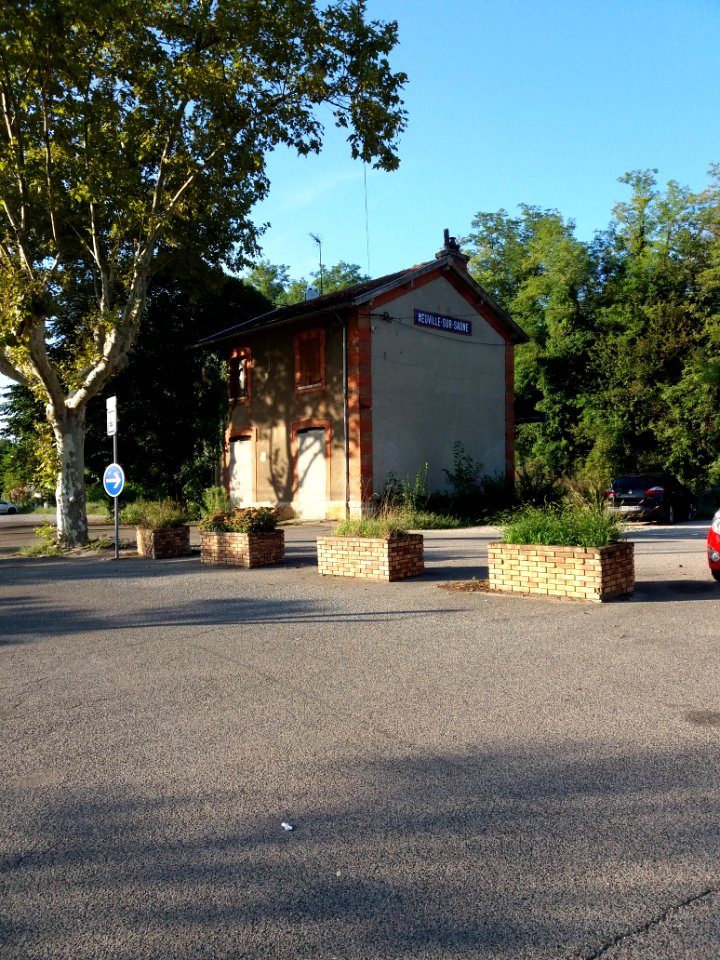 Neuville-sur-Saône - Ancienne gare (1)