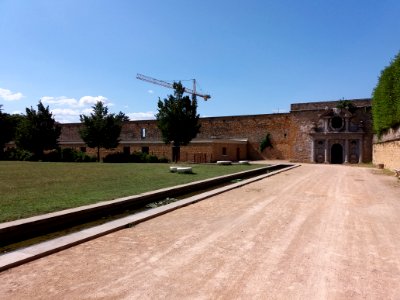 Neuville-sur-Saône - Allée du Patrimoine, arrivée à la nymphée