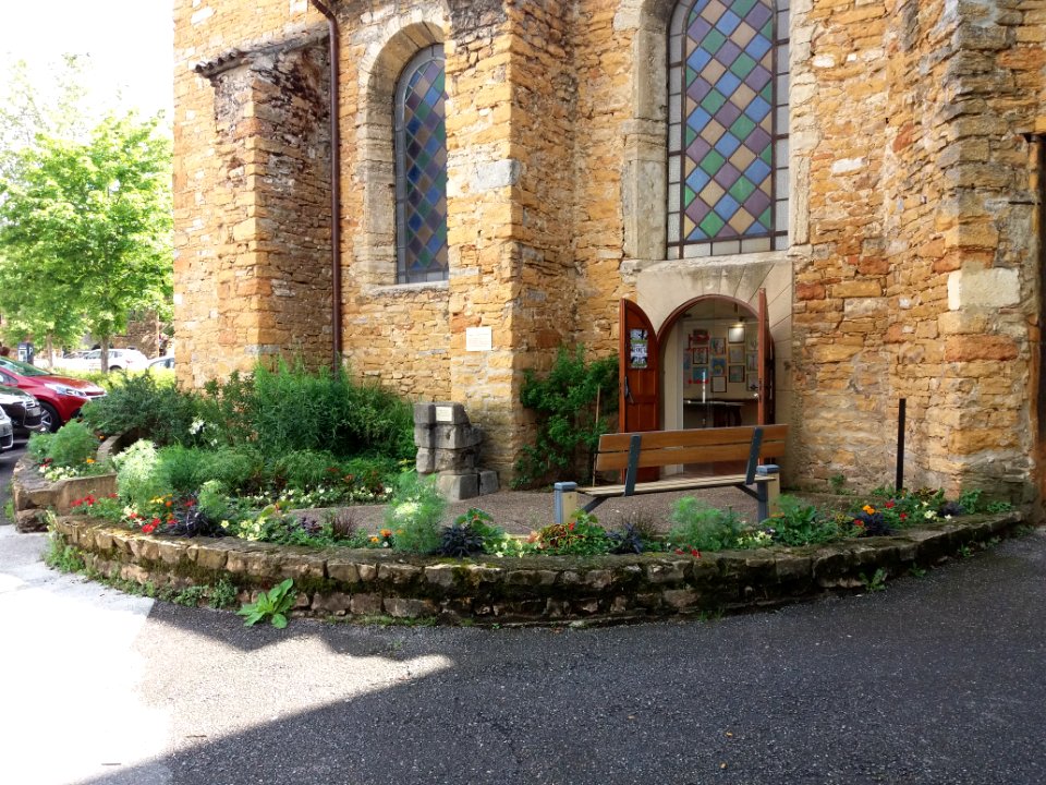 Neuville-sur-Saône - Chapelle d'Ombreval, entrée ouverte