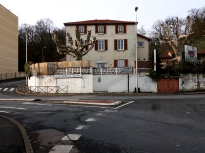 Neuville-sur-Saône - Avenue Auguste Wissel - Restaurant De la Table au Jardin