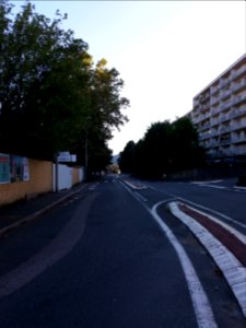 Neuville-sur-Saône - Avenue Auguste Wissel, vers le sud, depuis l'avenue Henri Barbusse