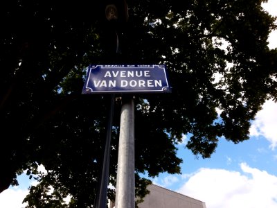 Neuville-sur-Saône - Avenue Van Doren, plaque