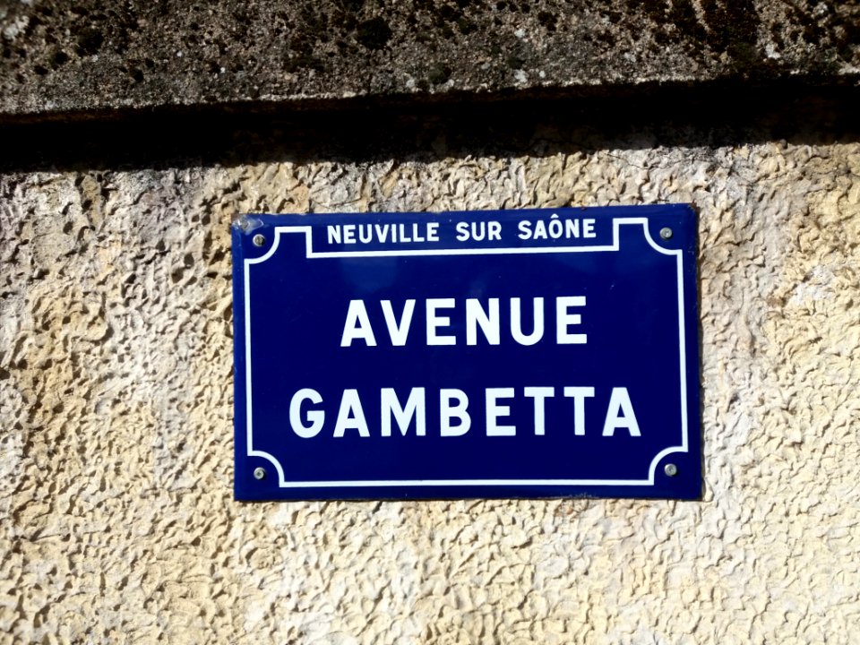 Neuville-sur-Saône - Avenue Gambetta, plaque
